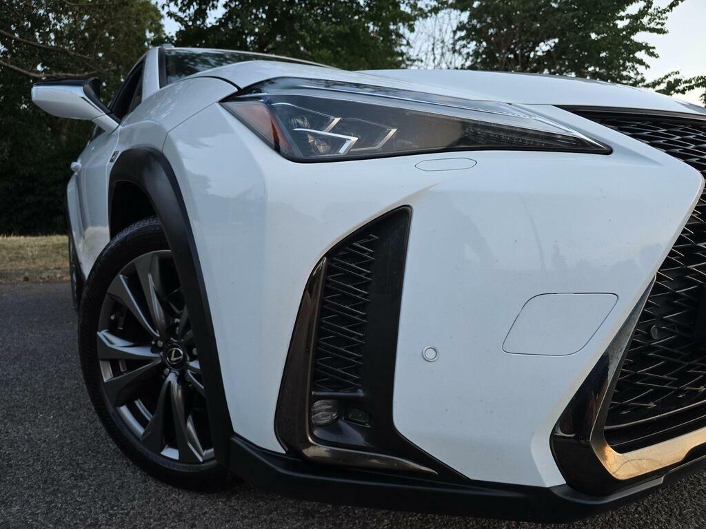 Lexus UX 2.0 250H Takumi E-cvt White #21