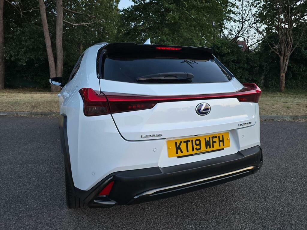 Lexus UX 2.0 250H Takumi E-cvt White #38