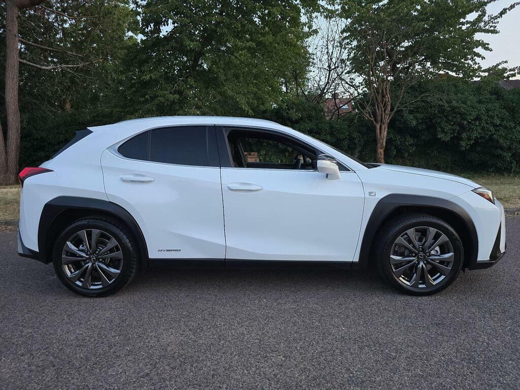 Lexus UX 2.0 250H Takumi E-cvt White #23