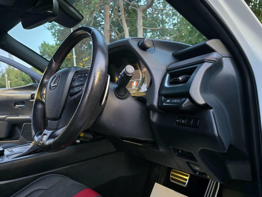 Lexus UX 2.0 250H Takumi E-cvt White #92