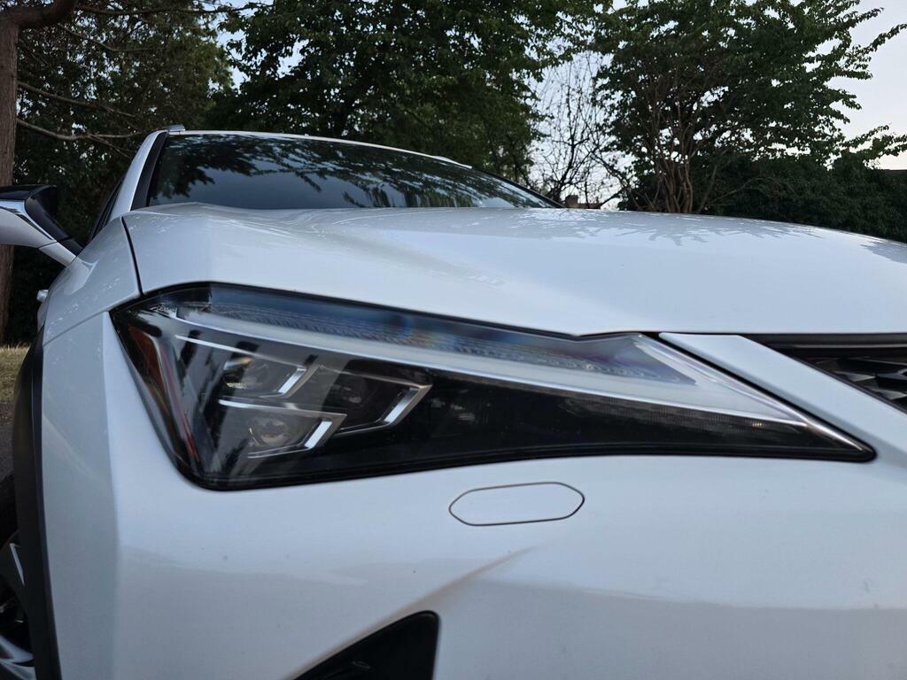 Lexus UX 2.0 250H Takumi E-cvt White #19
