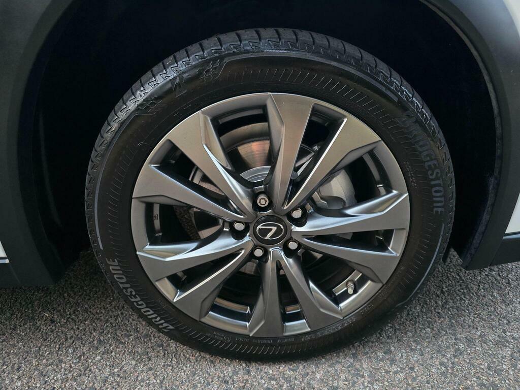 Lexus UX 2.0 250H Takumi E-cvt White #37