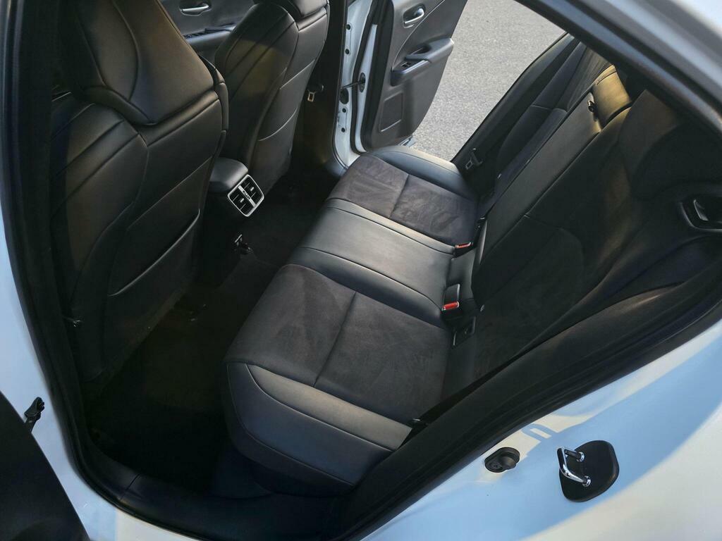 Lexus UX 2.0 250H Takumi E-cvt White #84