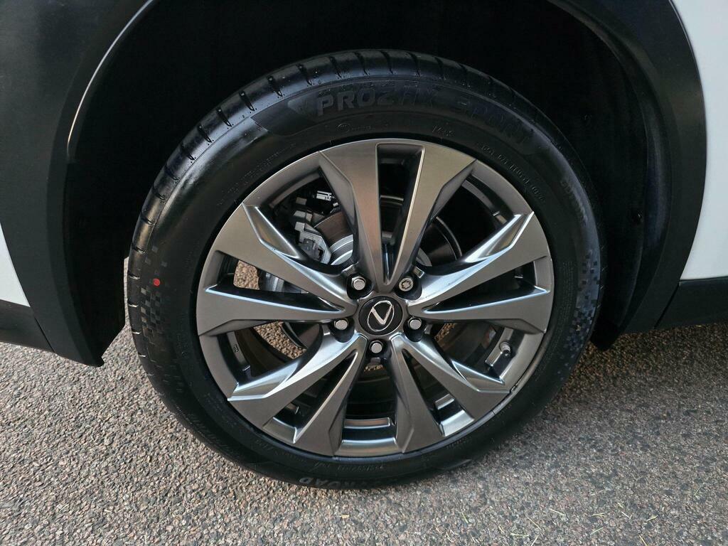Lexus UX 2.0 250H Takumi E-cvt White #36