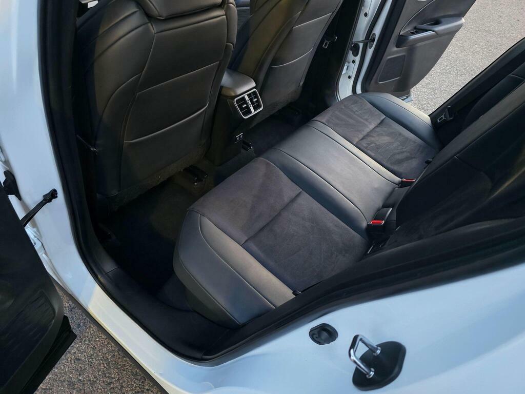 Lexus UX 2.0 250H Takumi E-cvt White #83