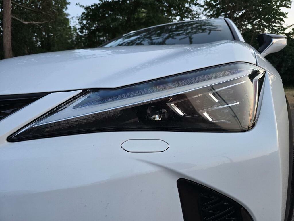 Lexus UX 2.0 250H Takumi E-cvt White #20