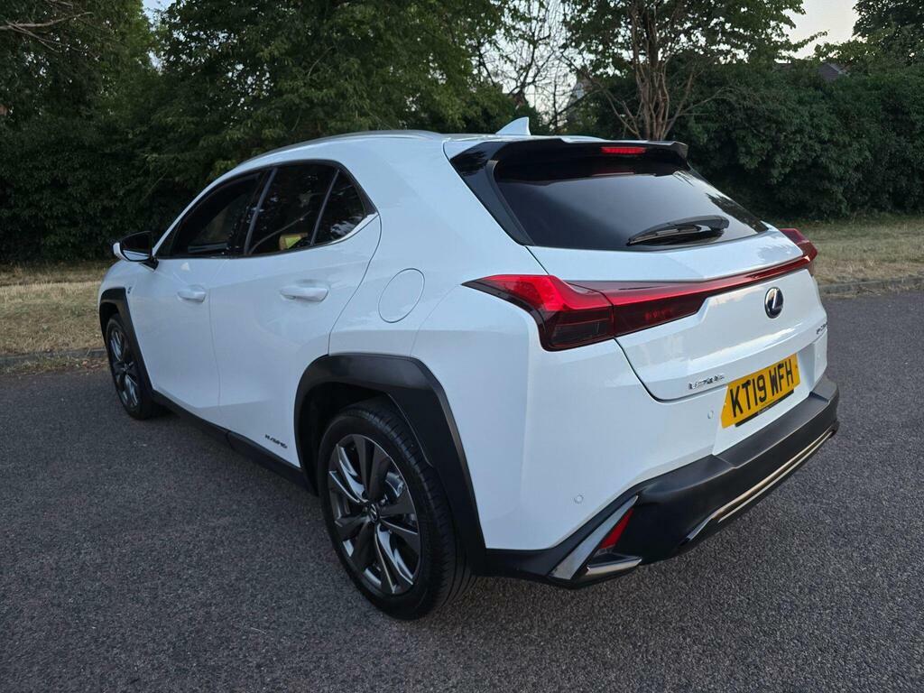 Lexus UX 2.0 250H Takumi E-cvt White #42
