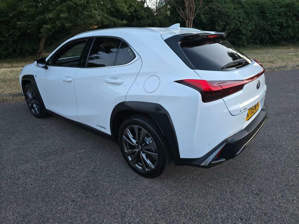 Lexus UX 2.0 250H Takumi E-cvt White #40