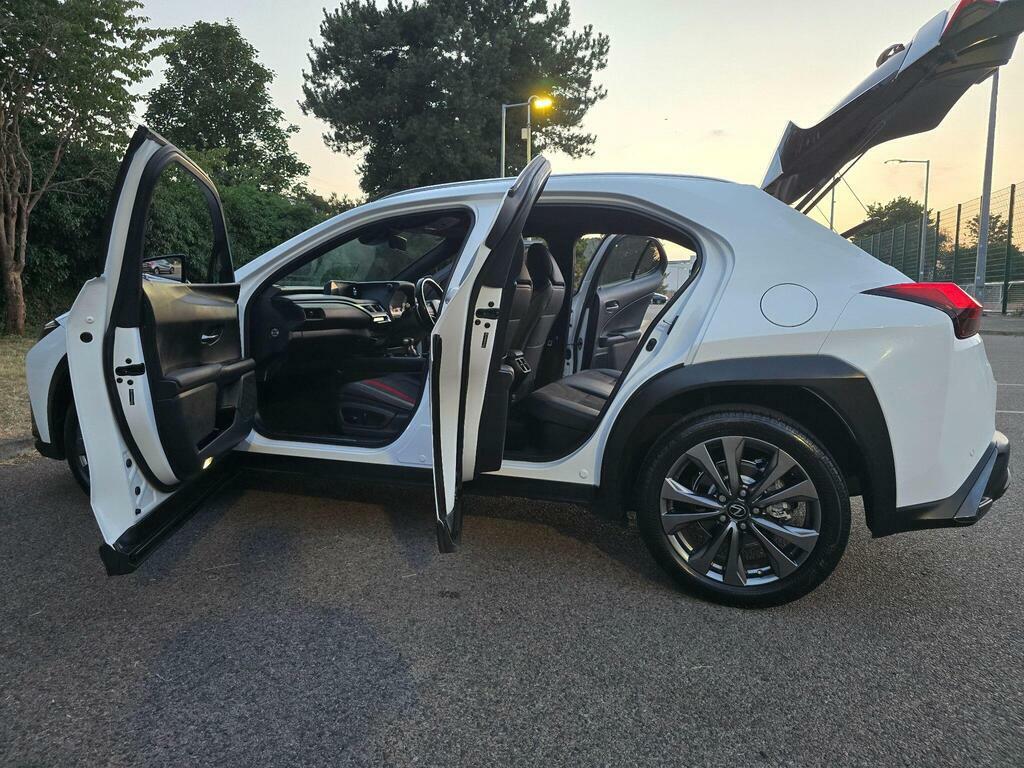 Lexus UX 2.0 250H Takumi E-cvt White #98