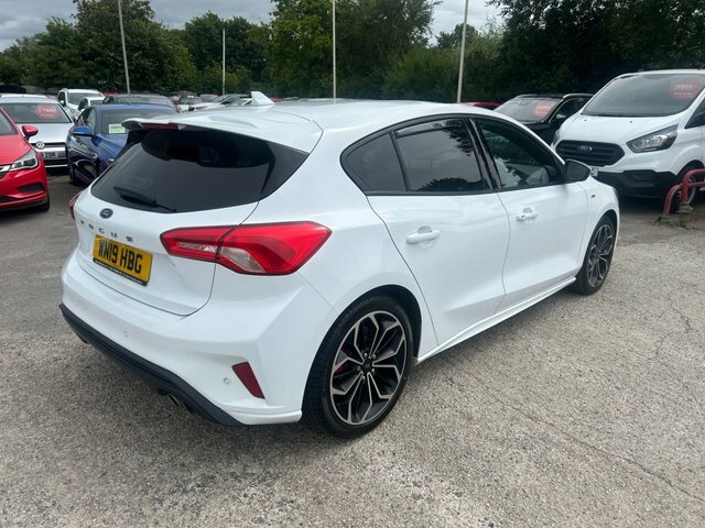 Ford Focus 2019 1.0T Ecoboost St-line X Hatchback White #3