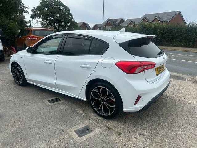 Ford Focus 2019 1.0T Ecoboost St-line X Hatchback White #2