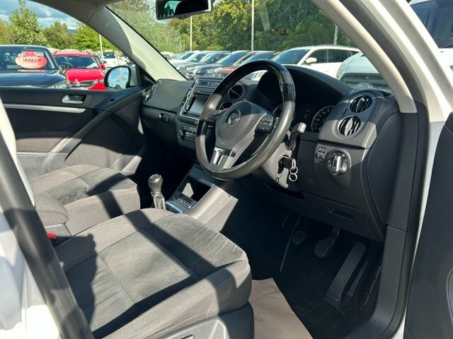 Volkswagen Tiguan 2013 2.0 Tdi Bluemotion Tech Se Suv Man White #4