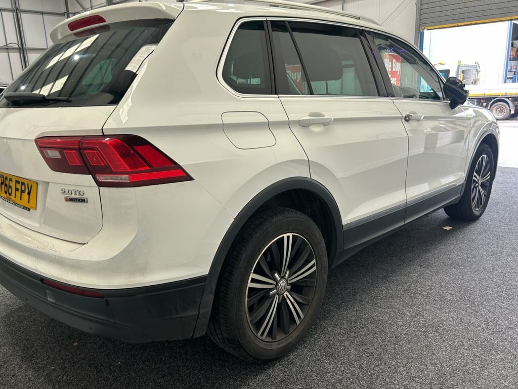 Volkswagen Tiguan 2L Se Navigation GP66FPY White #4