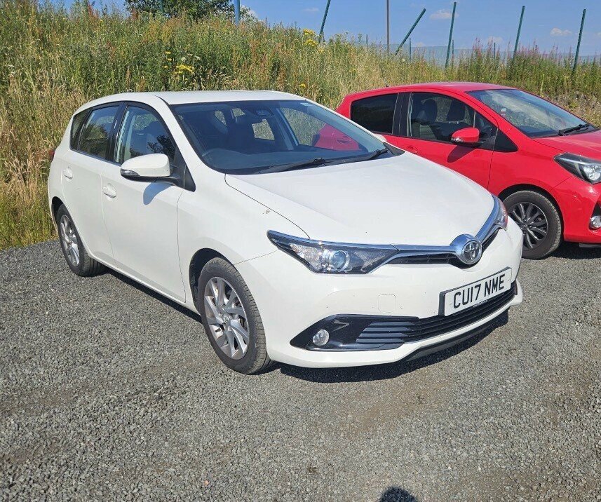 Toyota Auris Hatchback White