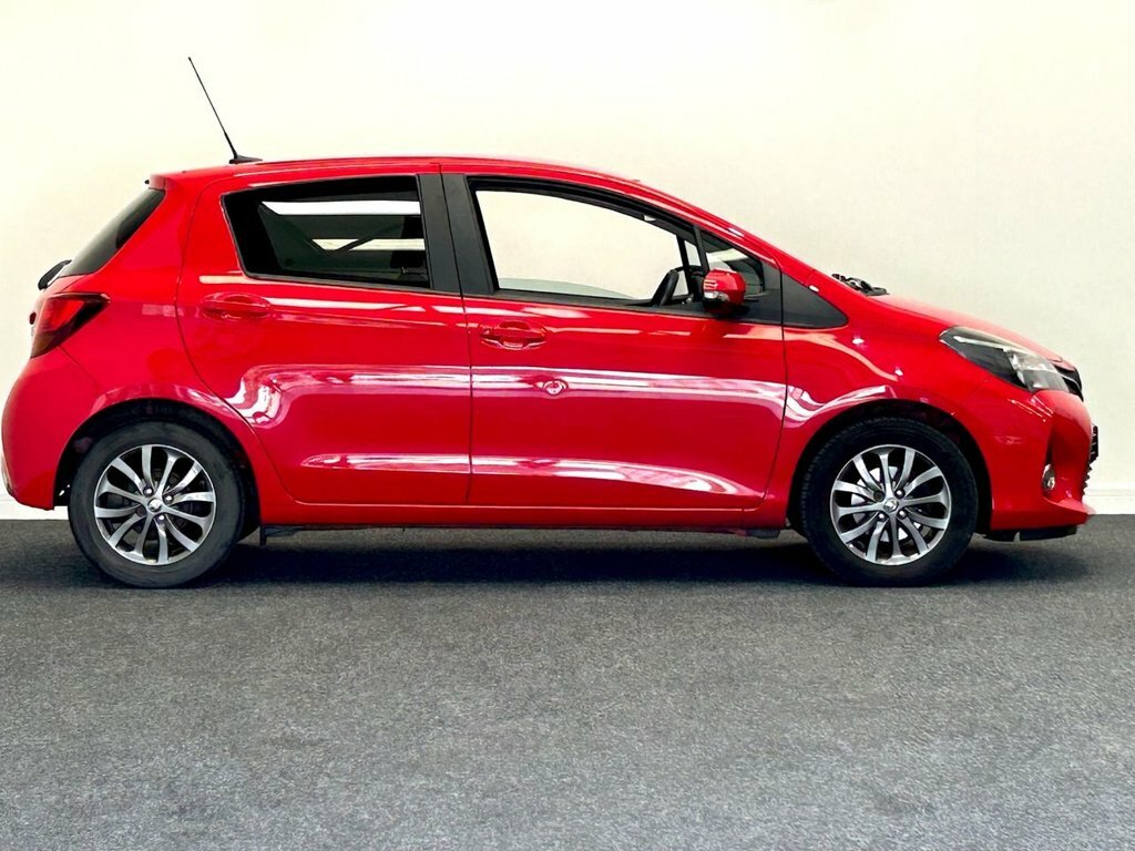 Toyota Yaris Hatchback Red #3