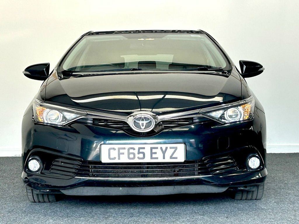 Toyota Auris Hatchback Grey #2