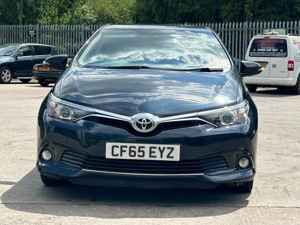 Toyota Auris Hatchback Grey #2