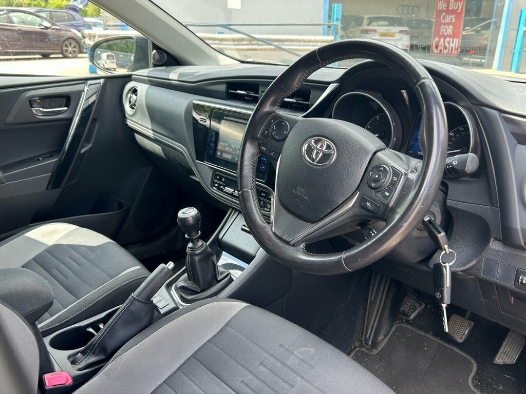 Toyota Auris Hatchback Grey #5