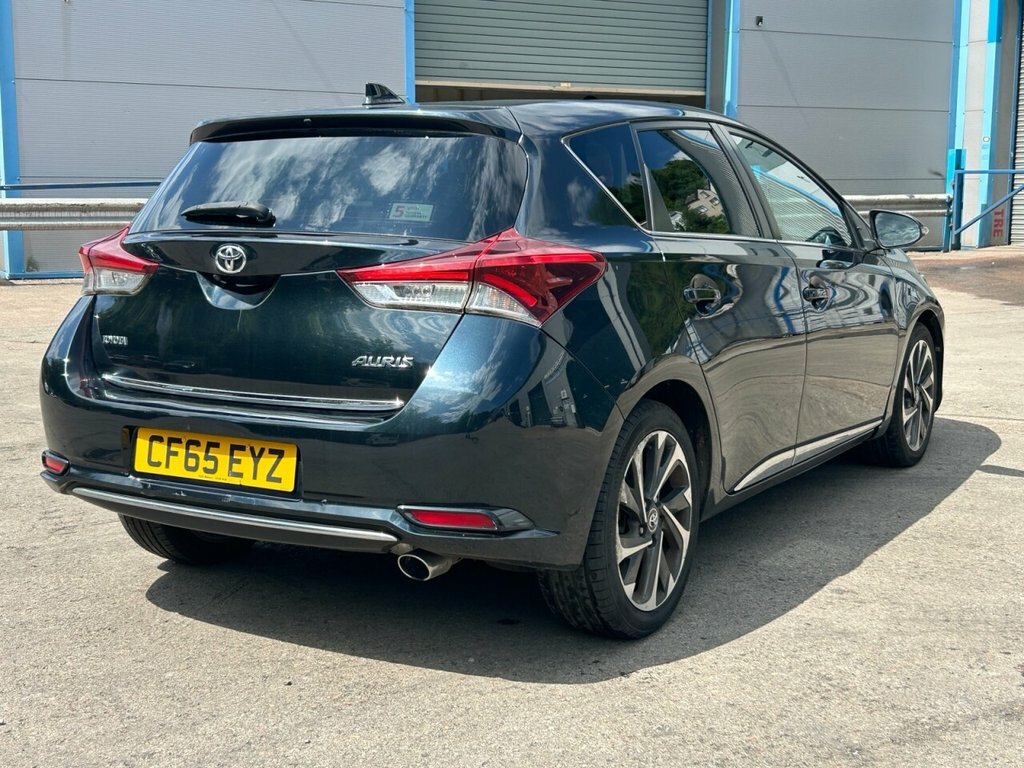 Toyota Auris Hatchback Grey #4
