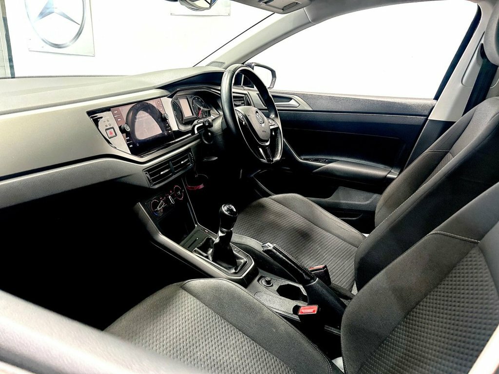 Volkswagen Polo Se Black #17