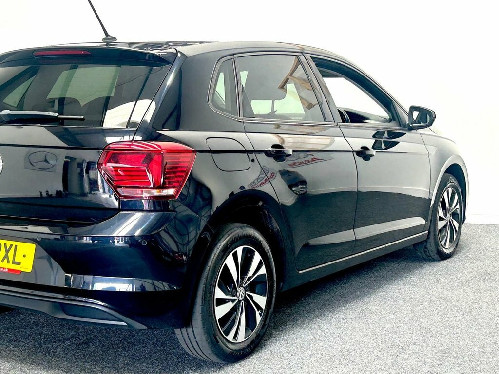 Volkswagen Polo Se Black #8