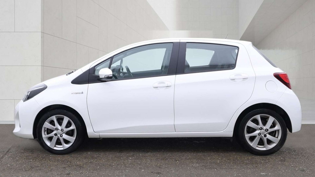 Toyota Yaris Vvt-h Excel Hatchback Hybrid E-cvt Euro 6 White #6