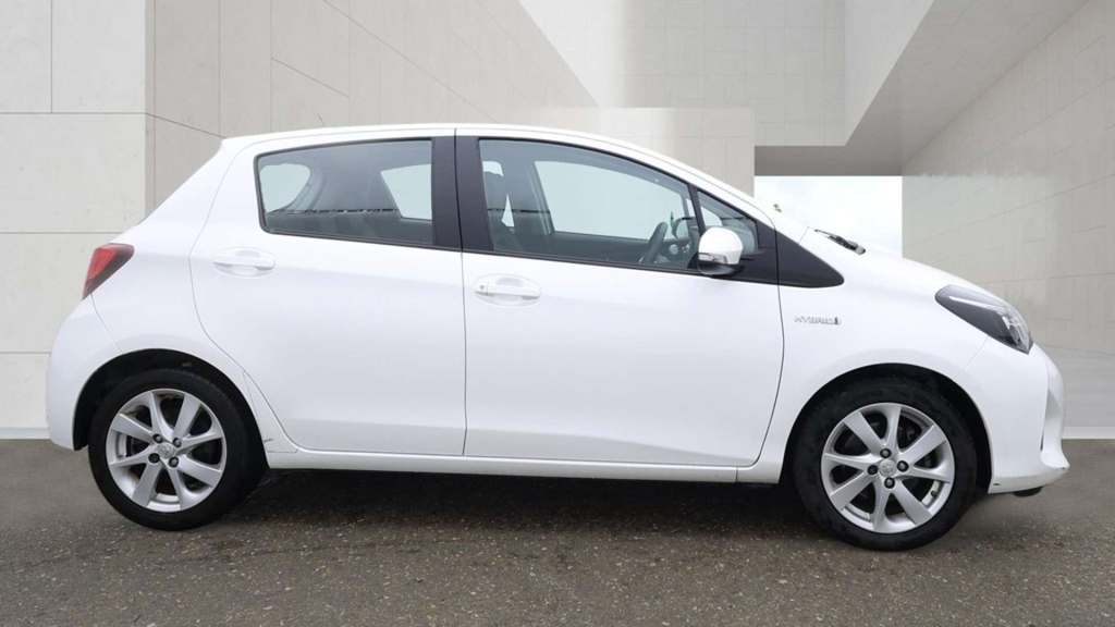 Toyota Yaris Vvt-h Excel Hatchback Hybrid E-cvt Euro 6 White #5