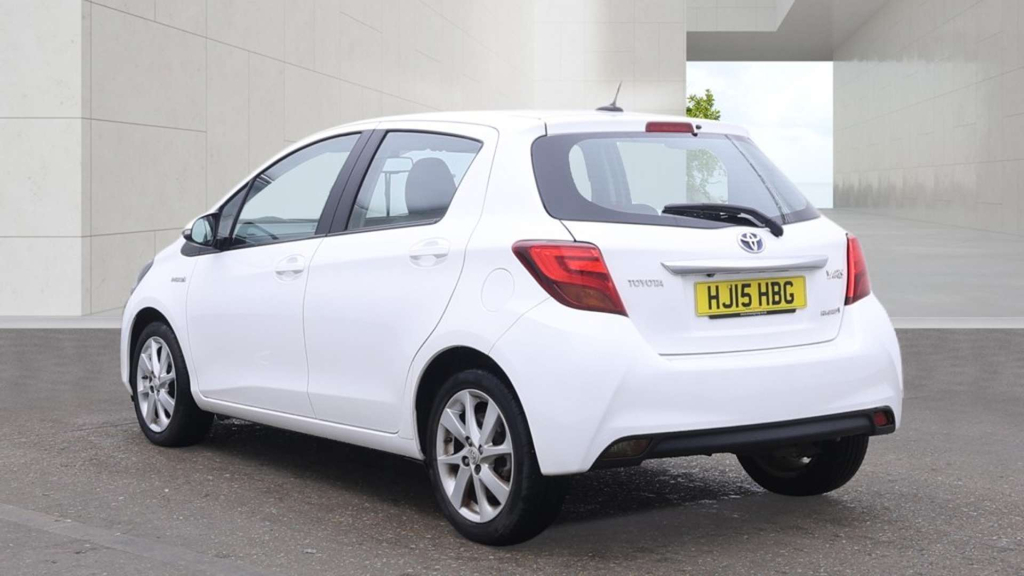 Toyota Yaris Vvt-h Excel Hatchback Hybrid E-cvt Euro 6 White #3