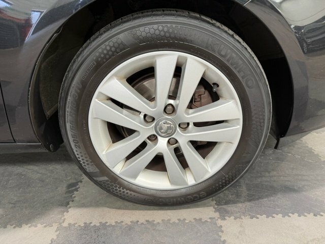 Vauxhall Meriva Tech Line White #7