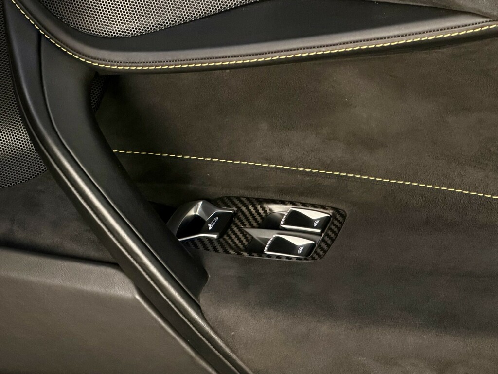 McLaren 720S Performance Black #50
