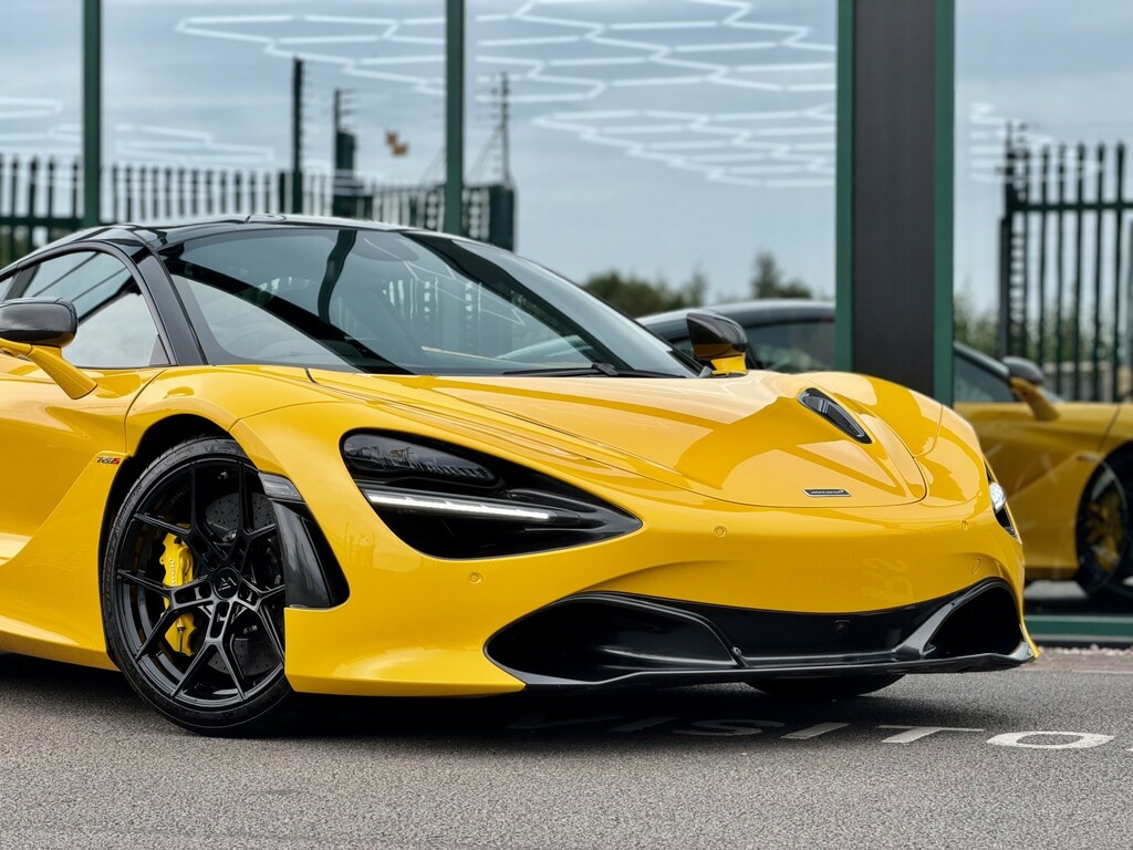 McLaren 720S Performance Black #9