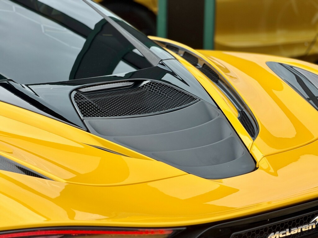 McLaren 720S Performance Black #26