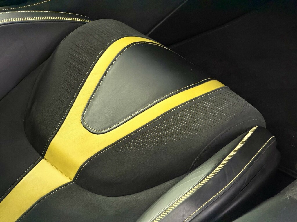 McLaren 720S Performance Black #40