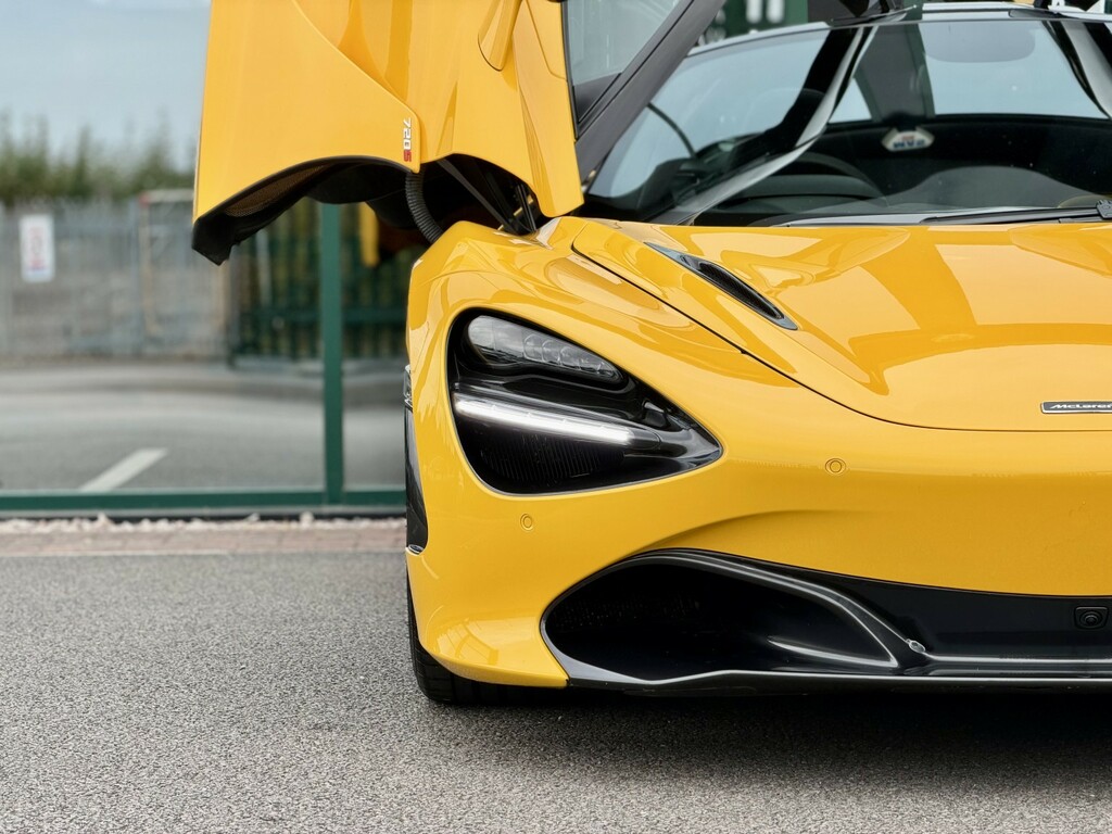 McLaren 720S Performance Black #16