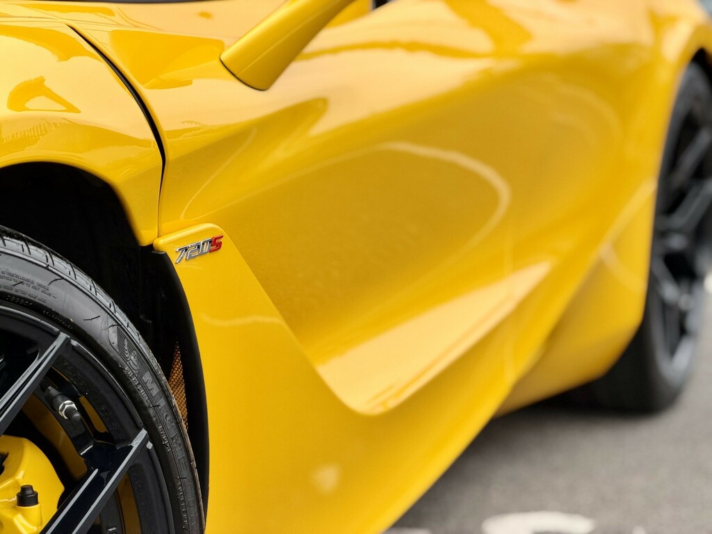 McLaren 720S Performance Black #21