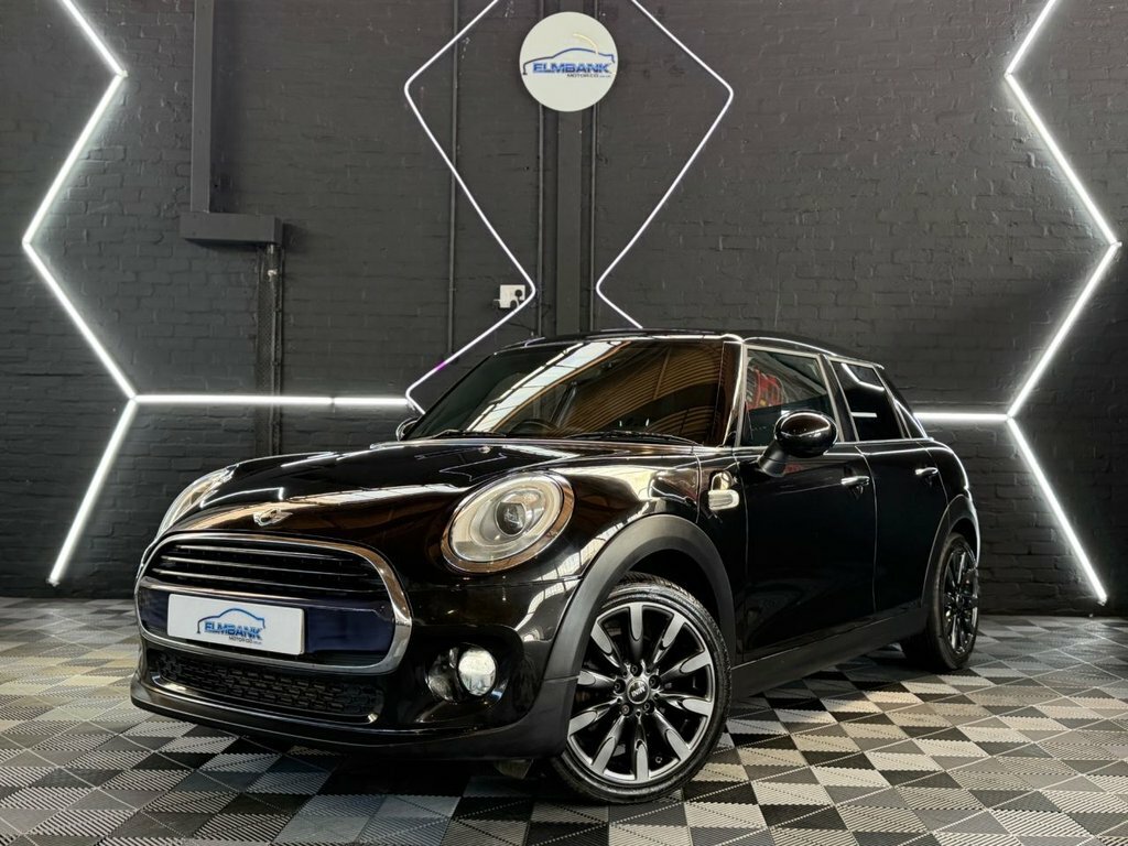 Mini Hatch 1.5L Cooper Black