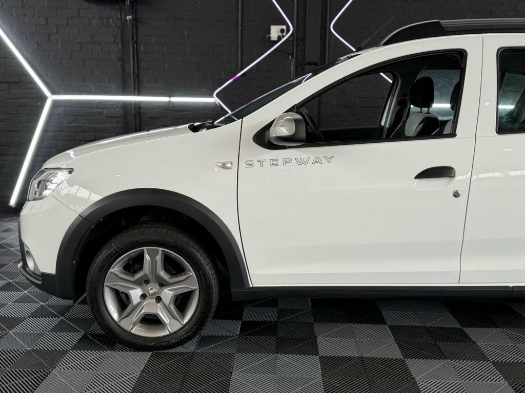 Dacia Sandero Stepway 0.9L Essential White #3