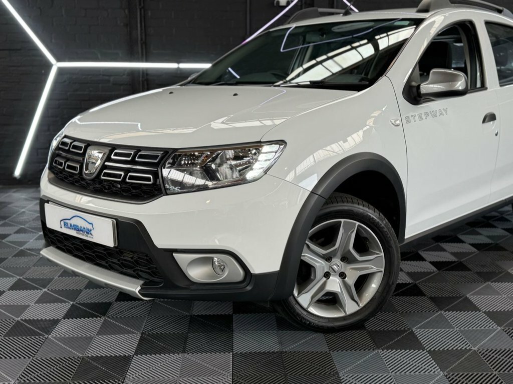 Dacia Sandero Stepway 0.9L Essential White #2