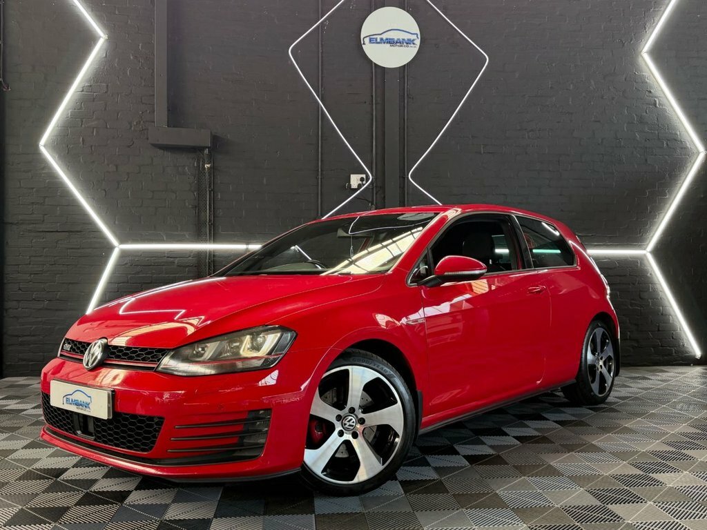 Volkswagen Golf 2L Gti Red