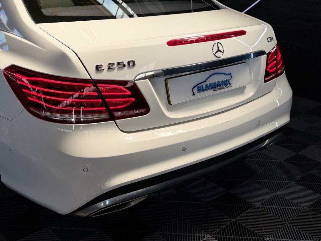 Mercedes-Benz E Class 2.1L Amg Sport White #5