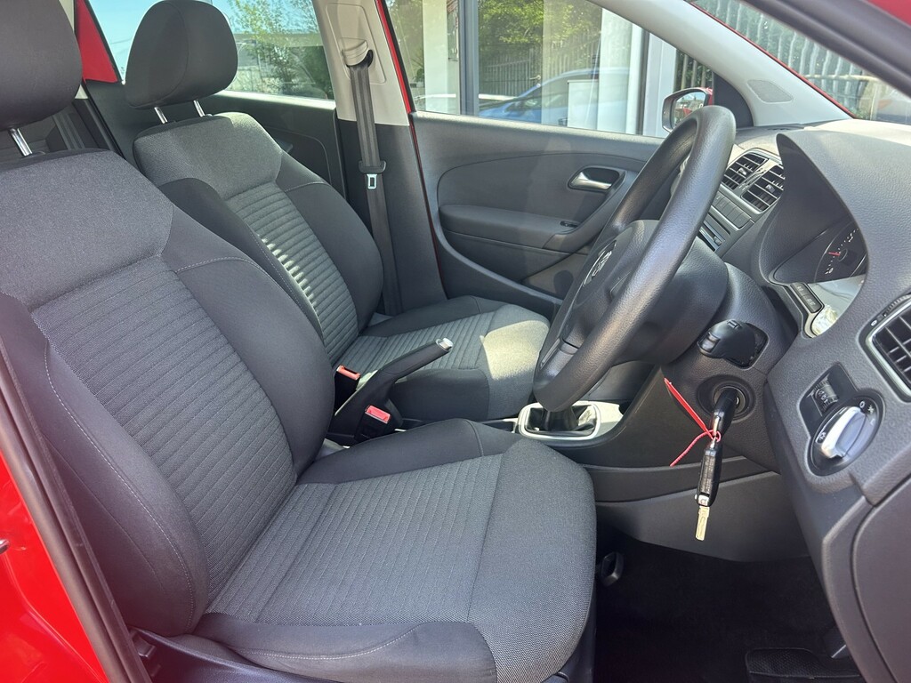 Volkswagen Polo Hatchback 1.2 Match Edition 2014 Red #2