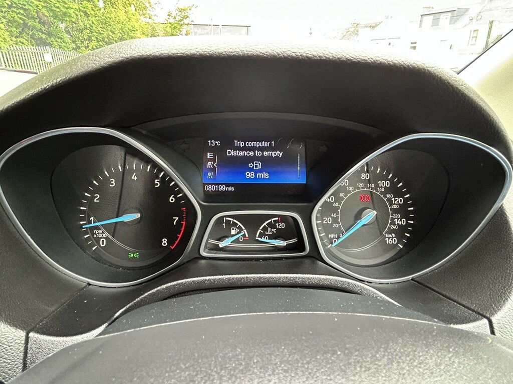 Ford Focus Hatchback 1.0 T Ecoboost Titanium X 2018 EN67UTA Red #4