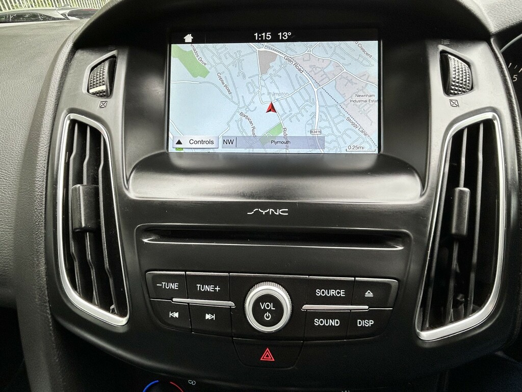 Ford Focus Hatchback 1.0 T Ecoboost Titanium X 2018 EN67UTA Red #5