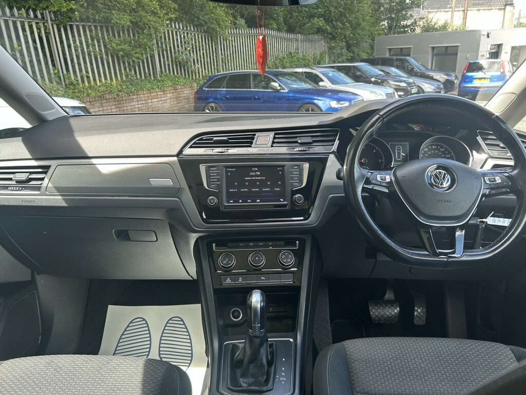 Volkswagen Touran Mpv 2.0 Tdi Bluemotion Tech Se Family 2017 Blue #4