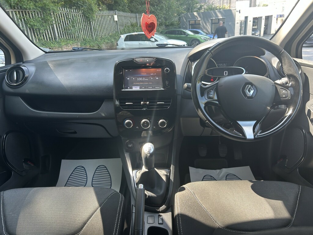 Renault Clio Hatchback 1.2 Dynamique Medianav 1.2 16V 75 2015 White #4