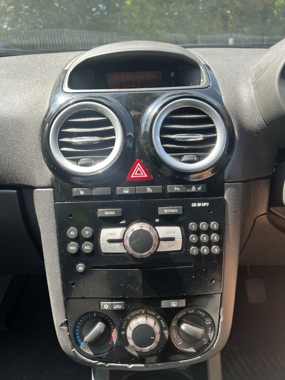 Vauxhall Corsa 1.4 16V Se MK13FSS White #5