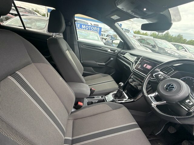 Volkswagen T-Roc 1.0 Tsi Black Edition Suv E NY21YNF Black #2