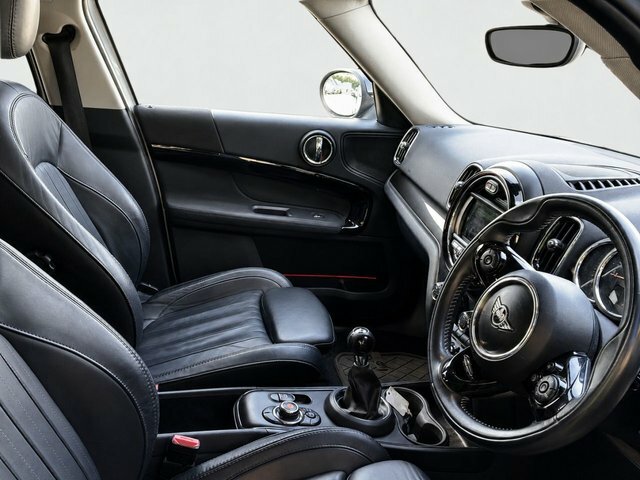 Mini Countryman Cooper 1.5 Exclusive Edition Suv Man White #2
