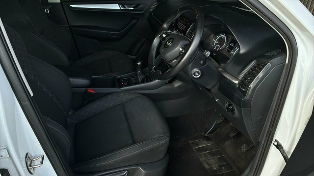 Skoda Karoq 1.5 Tsi Act Se Technology Suv Manu White #3