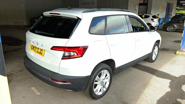Skoda Karoq 1.5 Tsi Act Se Technology Suv Manu White #2